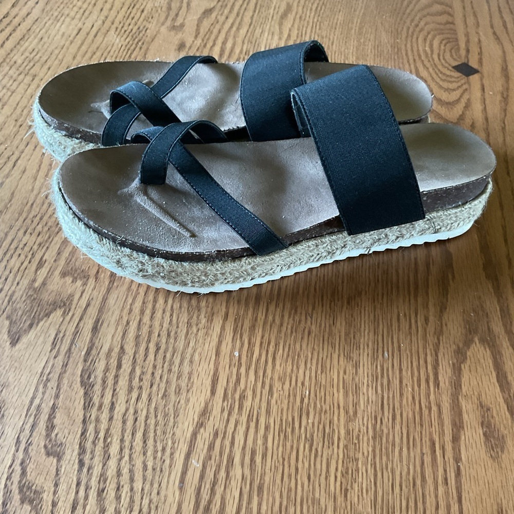 Madden Girl Black and Tan Comfort Sandals size 10 - Picture 3 of 6